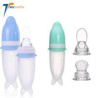 Dolphin infant fresh fruit feeder pacifier Silicone squeeze baby feeding bottle with dispensing spoon for Cereal and Baby Food